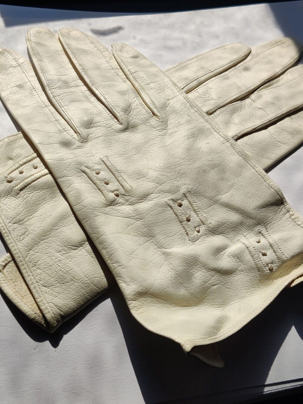 Vintage 1950s-60s Cream Leather Gloves Wear Right Size 7.5 Small/Med